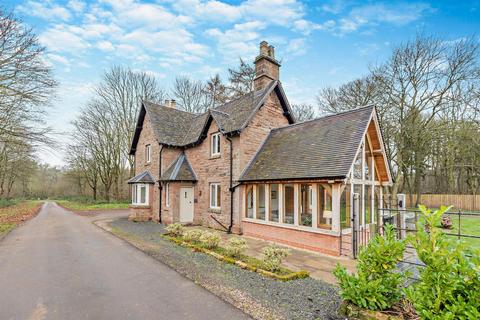 3 bedroom detached house to rent, Quarry Lodge, High Park, Albrighton, WV7 3BB