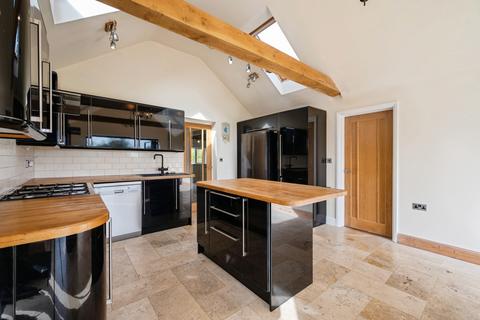 2 bedroom bungalow for sale, Clovelly Road, Hayling Island, Hampshire, PO11