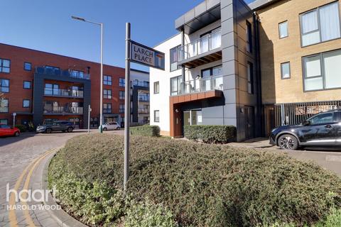 1 bedroom flat for sale, Larch Place, Romford