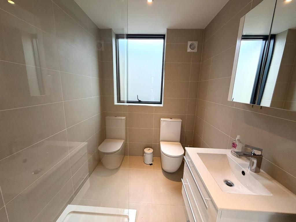 Shower Room.JPG