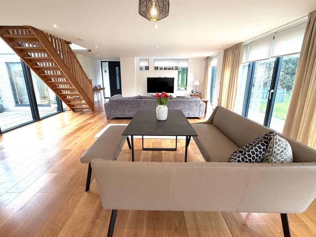 Dining Area.JPG