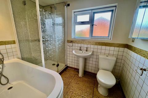 4 bedroom detached house for sale, Chestnut Drive, Desborough, Kettering