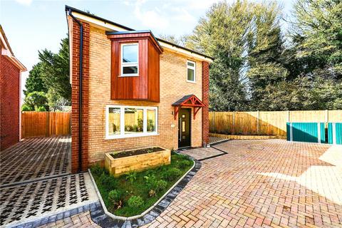 3 bedroom semi-detached house to rent, Avon Close, Hampshire GU14