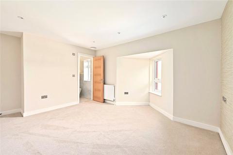 3 bedroom semi-detached house to rent, Avon Close, Hampshire GU14
