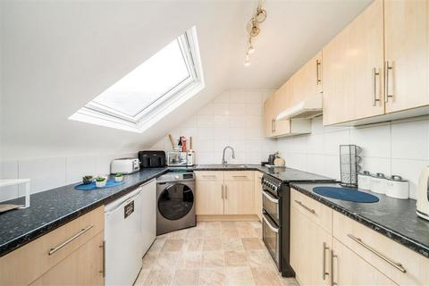 2 bedroom flat for sale, Walm Lane, London NW2