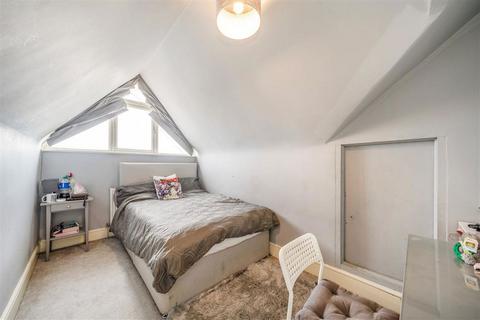 2 bedroom flat for sale, Walm Lane, London NW2