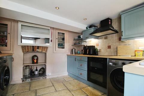 3 bedroom end of terrace house for sale, High Street, Cricklade, SN6