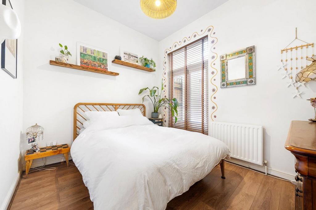 Bedroom 2.JPG