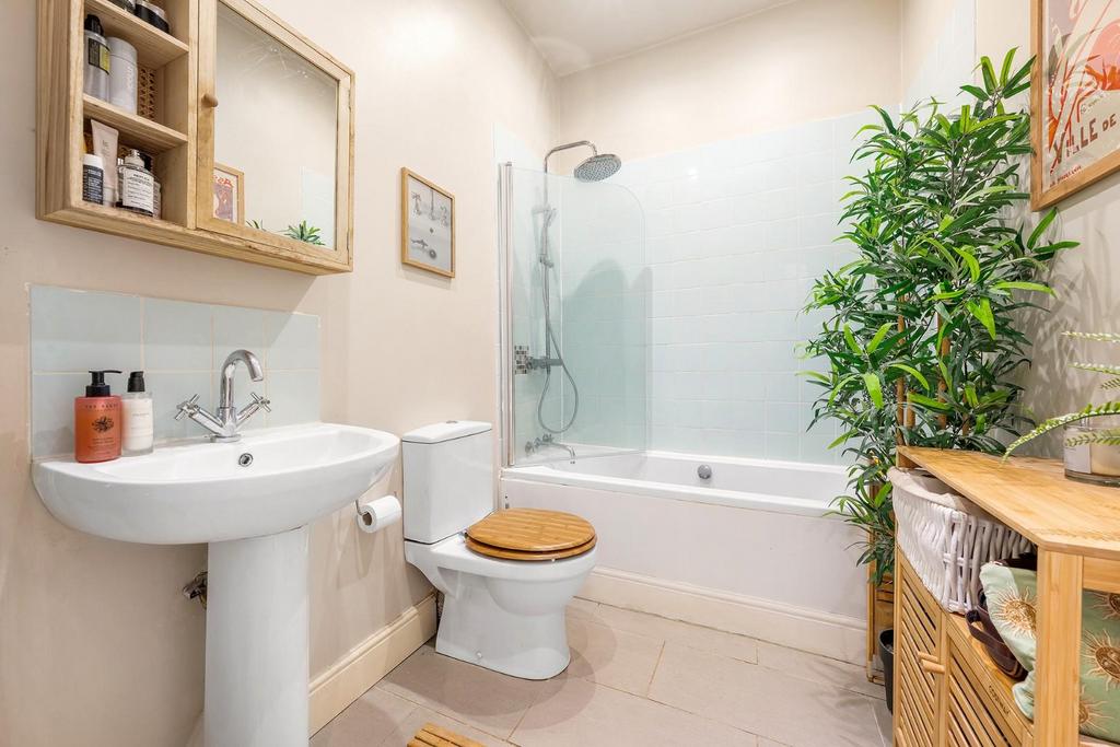 Bathroom.JPG