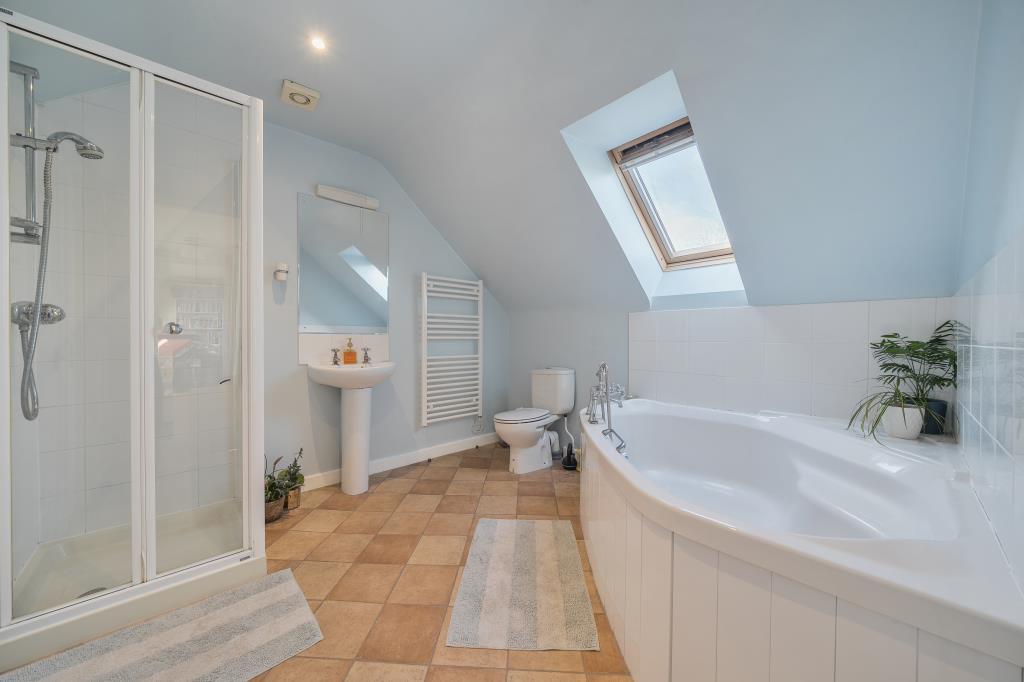 2nd Floor Family Bathroom