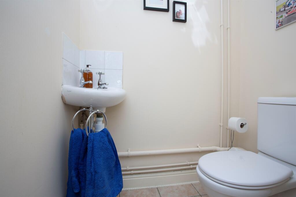 Cloakroom/wc