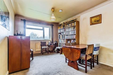 2 bedroom flat for sale, Tupwood Lane, Caterham, Surrey, CR3
