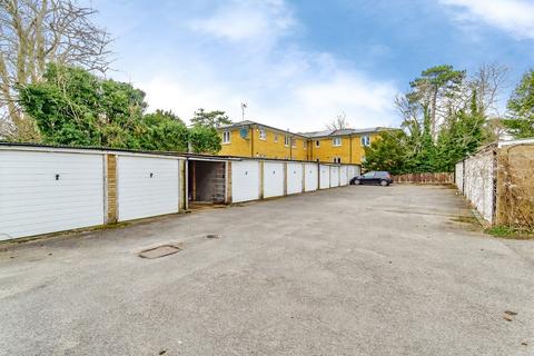 2 bedroom flat for sale, Tupwood Lane, Caterham, Surrey, CR3