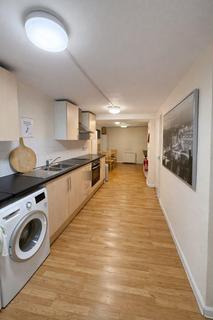Studio to rent, Commercial Road, London, E14