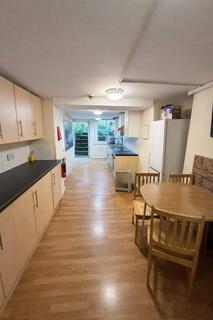 Studio to rent, Commercial Road, London, E14