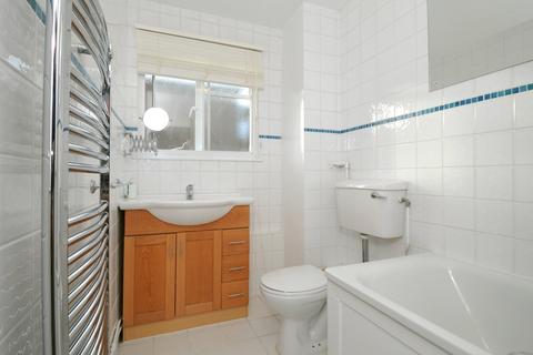 2 bedroom flat to rent, Shepherds Hill, Highgate, London, N6