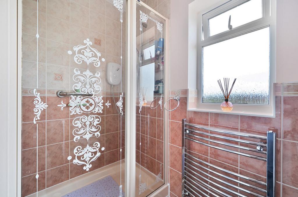 En Suite Shower Rm