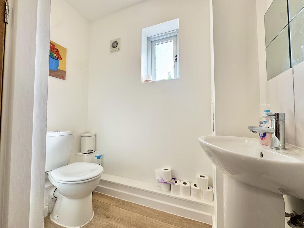Cloakroom/wc