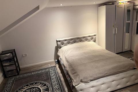 2 bedroom flat to rent, Brockley Rise, London