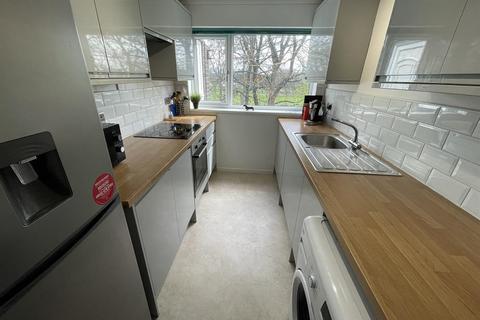 2 bedroom apartment for sale, Newton Park Court, Chapel Allerton, Leeds