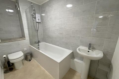2 bedroom apartment for sale, Newton Park Court, Chapel Allerton, Leeds