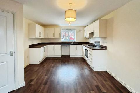 3 bedroom terraced house to rent, Aspenwood Close, Bamber Bridge, Preston, PR5