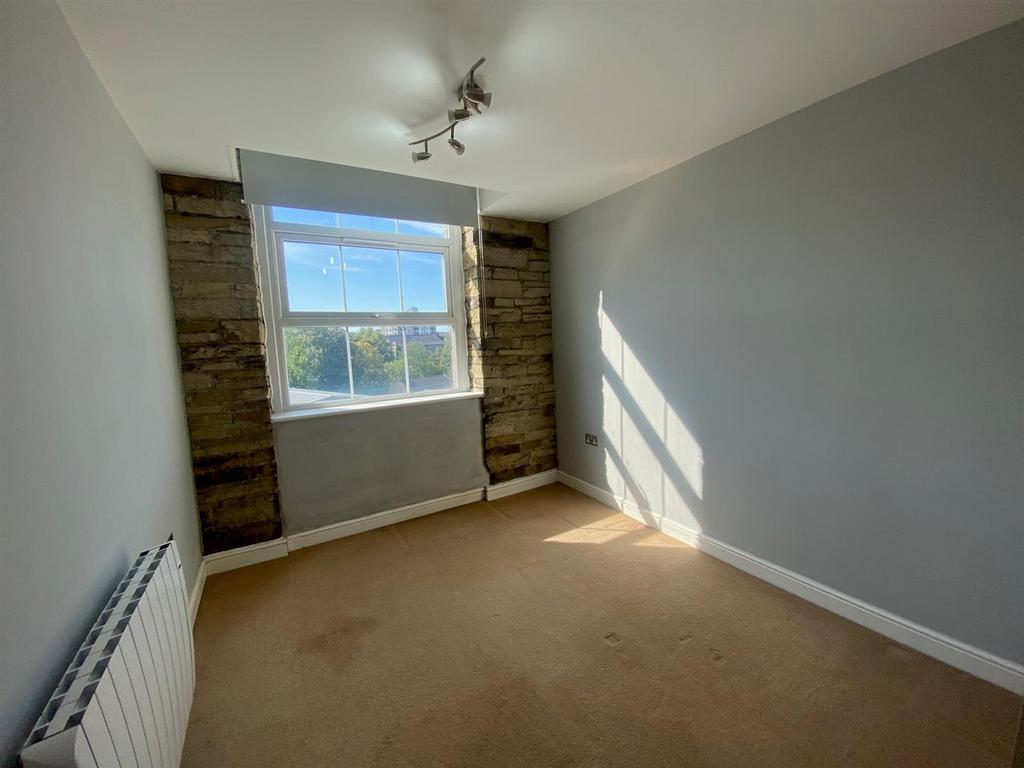 SMALL BEDROOM.jpg