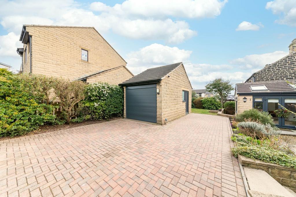 GARAGE & DRIVEWAY