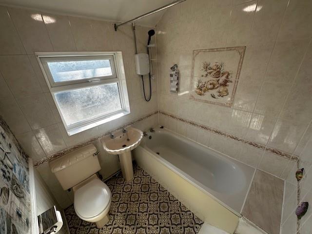 Bathroom 2.jpg
