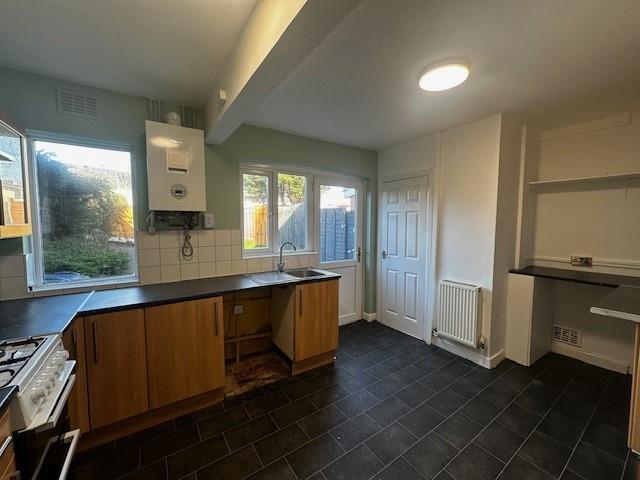 Kitchen 2.jpg