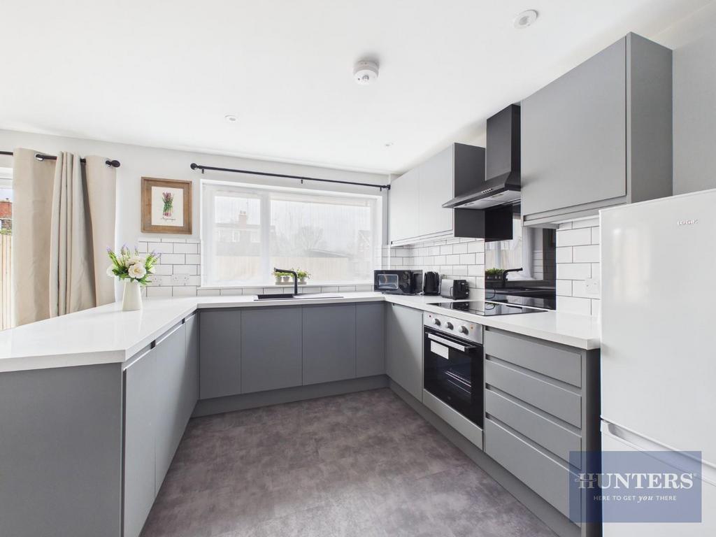 Kitchen / Dining Area