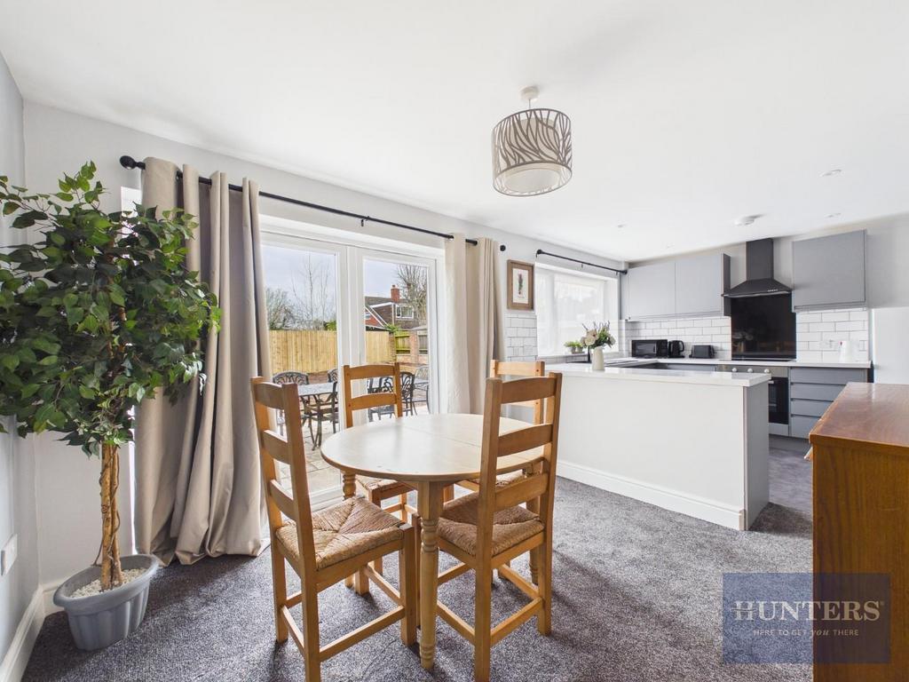 Kitchen / Dining Area
