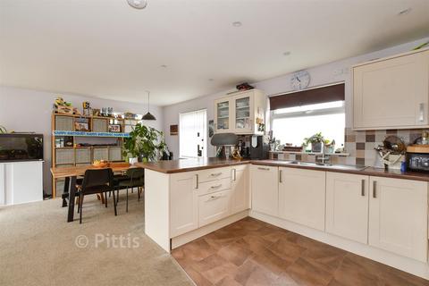 4 bedroom terraced house for sale, Avenue Road, Sandown, Isle of Wight