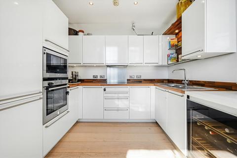 2 bedroom flat to rent, Searle House, Battersea SW11