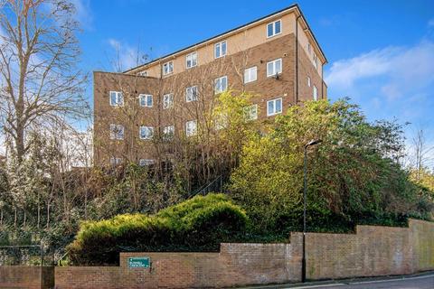 2 bedroom flat for sale, Buxhall Crescent, London E9