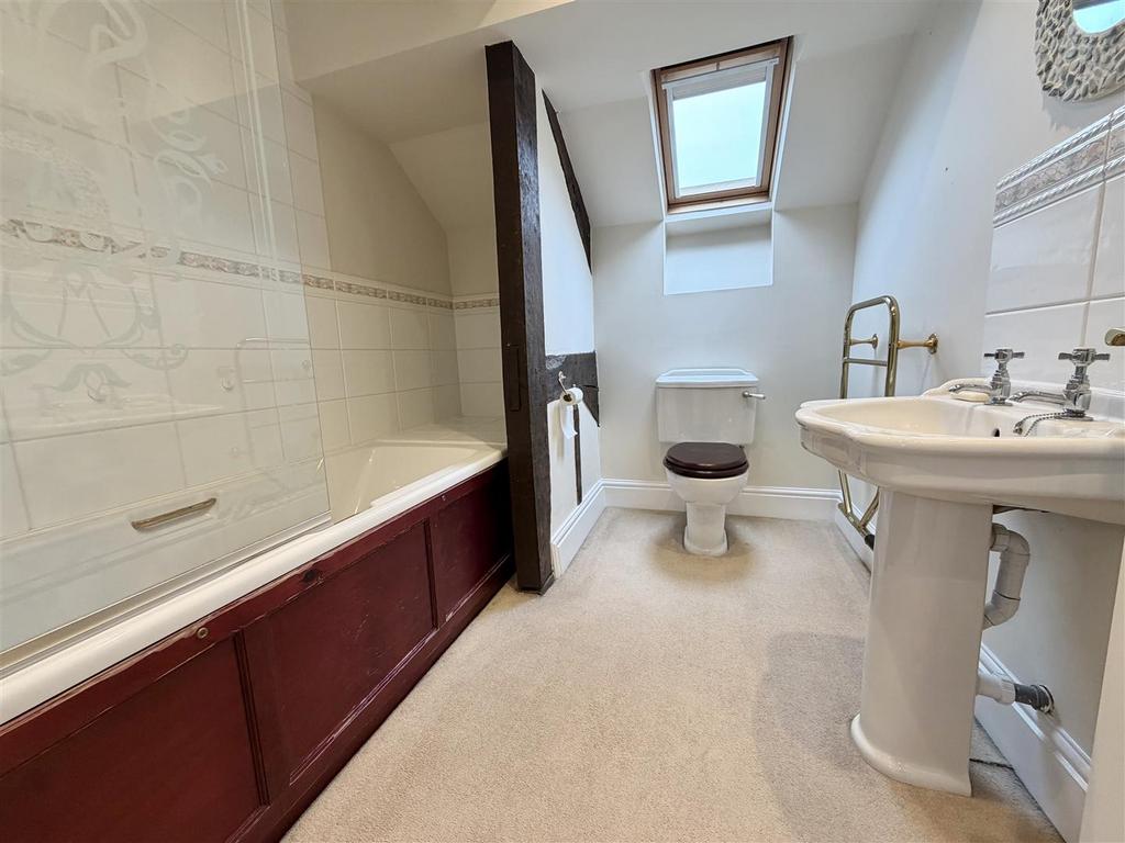 Bathroom.jpg