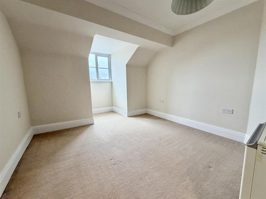 Bedroom 1.jpg