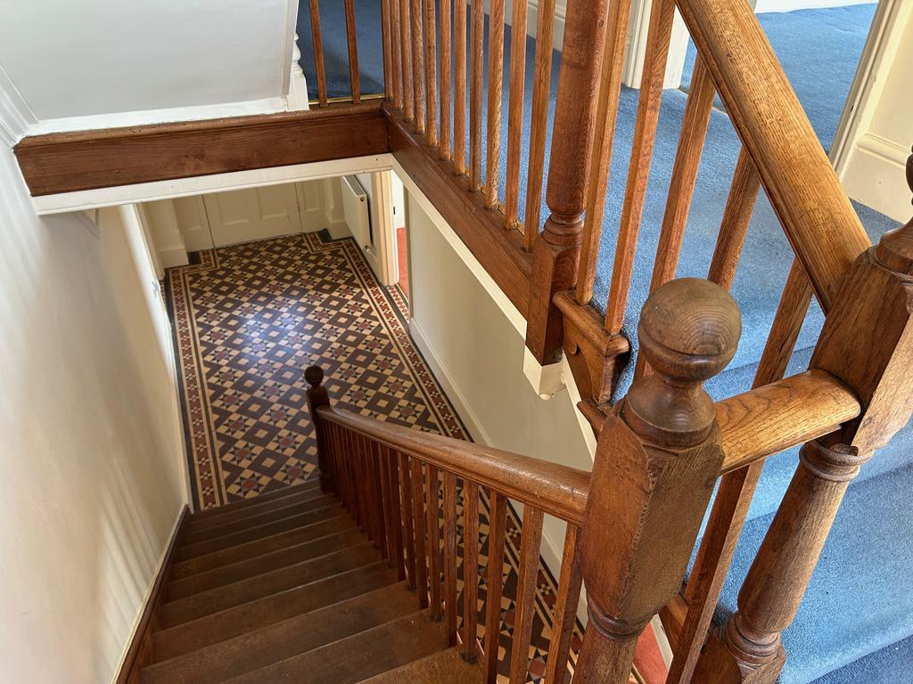 Entrance Hall ( pic b)