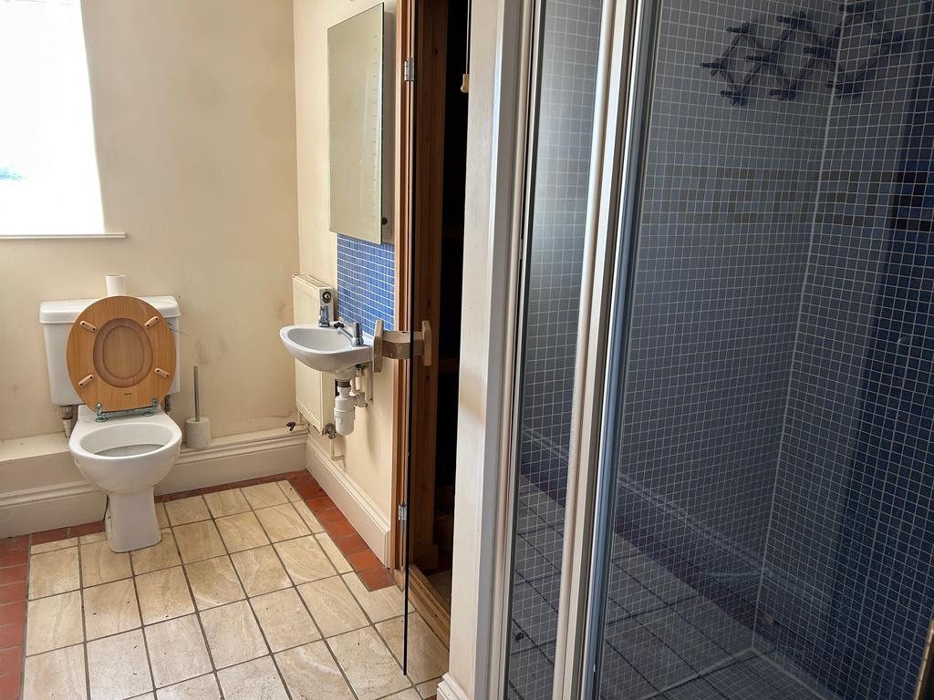 Ground floor bathroom & sauna