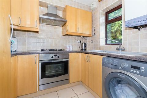 2 bedroom flat to rent, Philpots Close, Yiewsley, West Drayton UB7