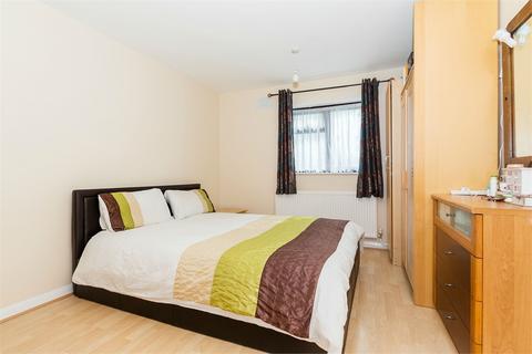 2 bedroom flat to rent, Philpots Close, Yiewsley, West Drayton UB7