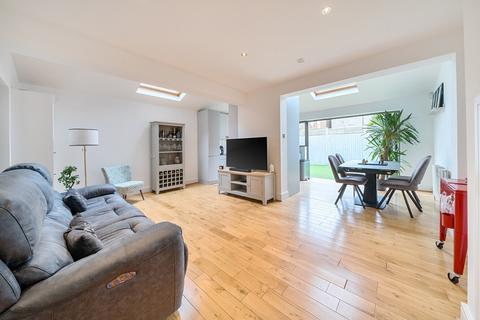 2 bedroom flat for sale, Carminia Road, Balham, London, SW17