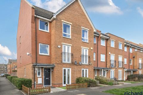4 bedroom end of terrace house for sale, Celsus Grove, Old Town, Swindon, SN1