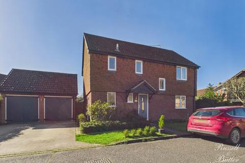 4 bedroom detached house for sale, Moreton Drive, Buckingham, Buckinghamshire, MK18