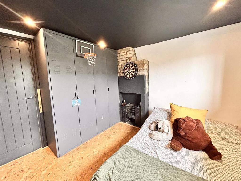 Bedroom 1.2.jpg