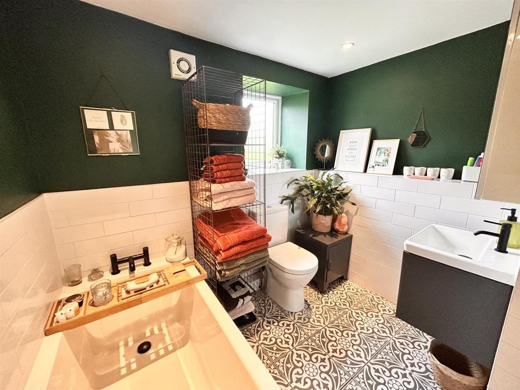 Bathroom one.jpg