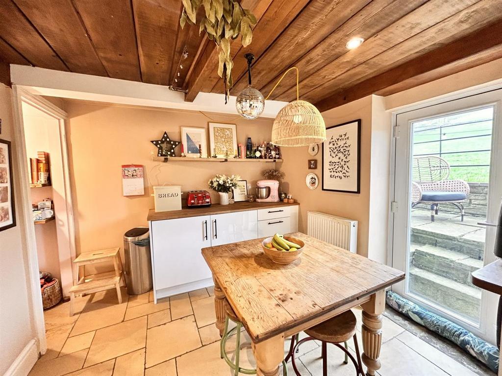 Kitchen two.jpg