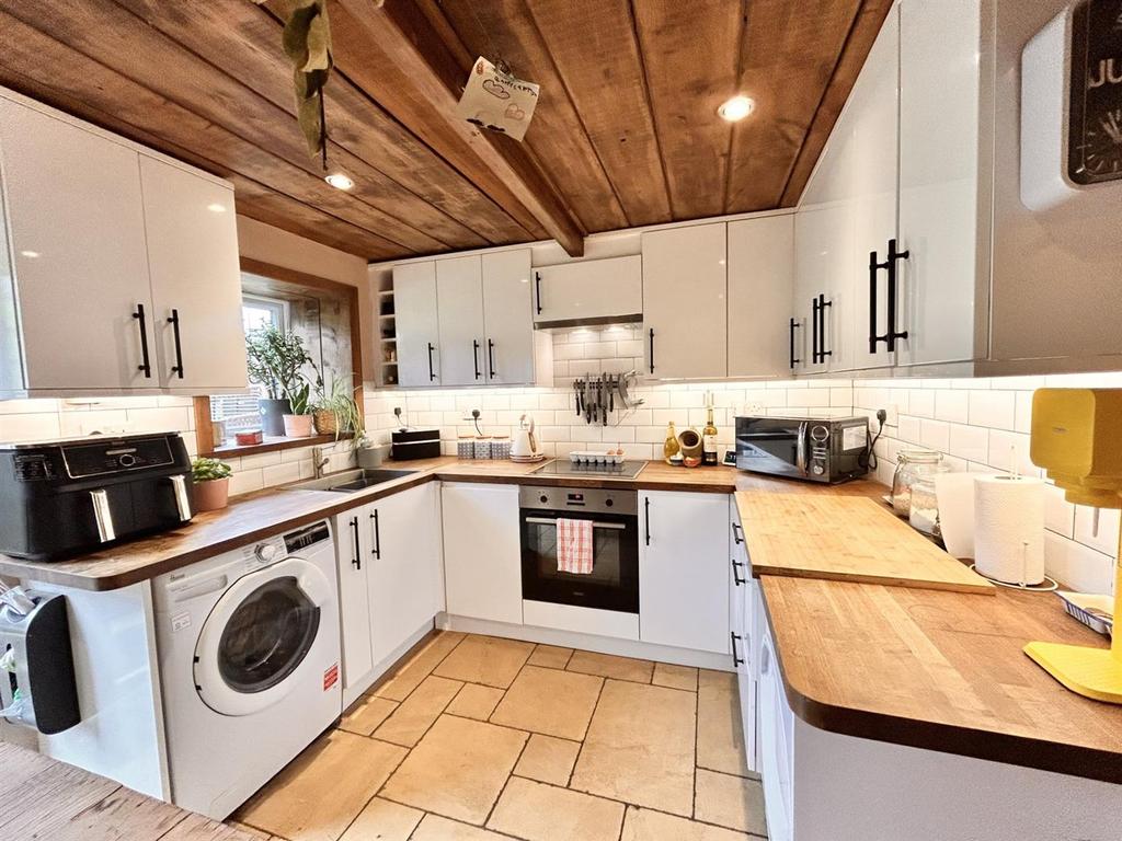 Kitchen three.jpg