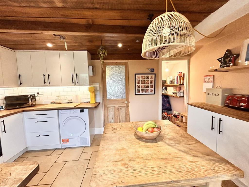 Kitchen four.jpg