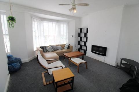 2 bedroom flat for sale, Victoria Avenue, Porthcawl CF36